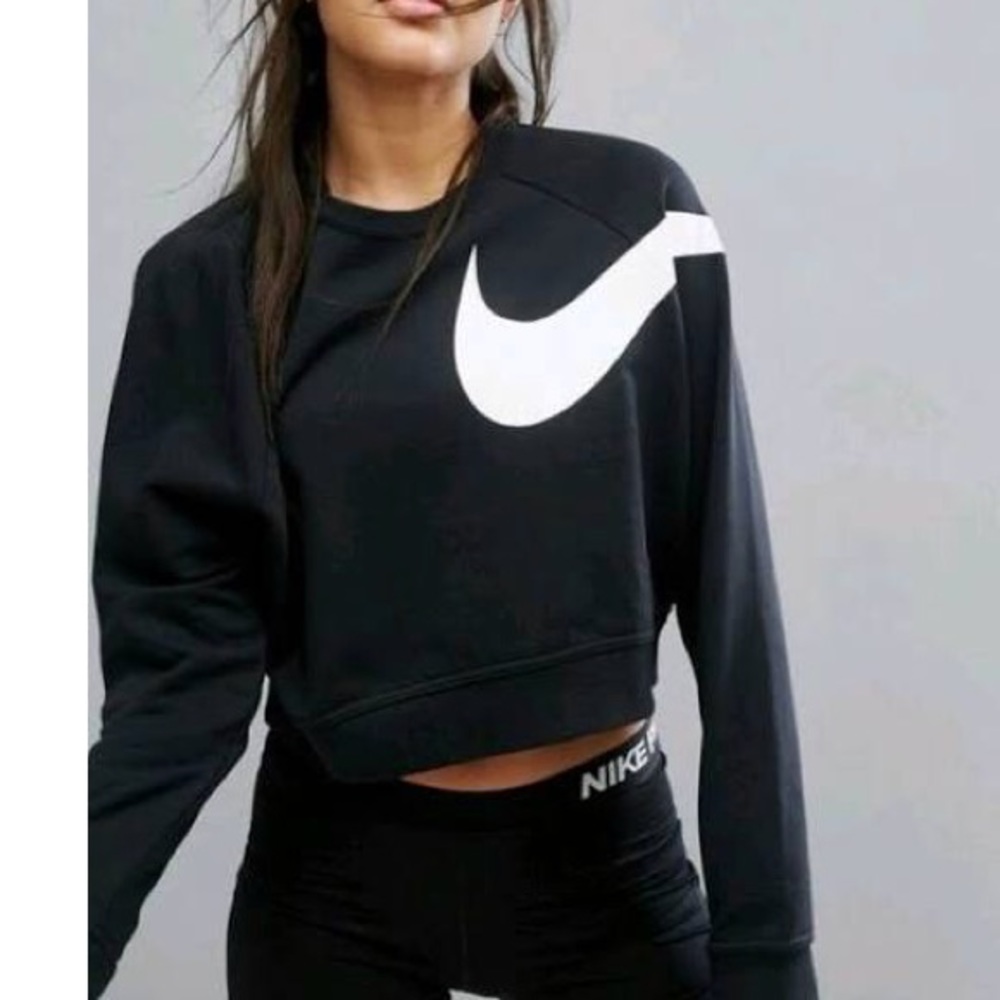 Cropped black nike sweatshirt